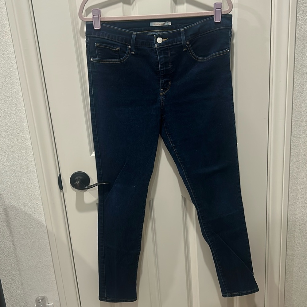 Dark Wash Levi’s 311 Shaping Skinny *Size 32/14*